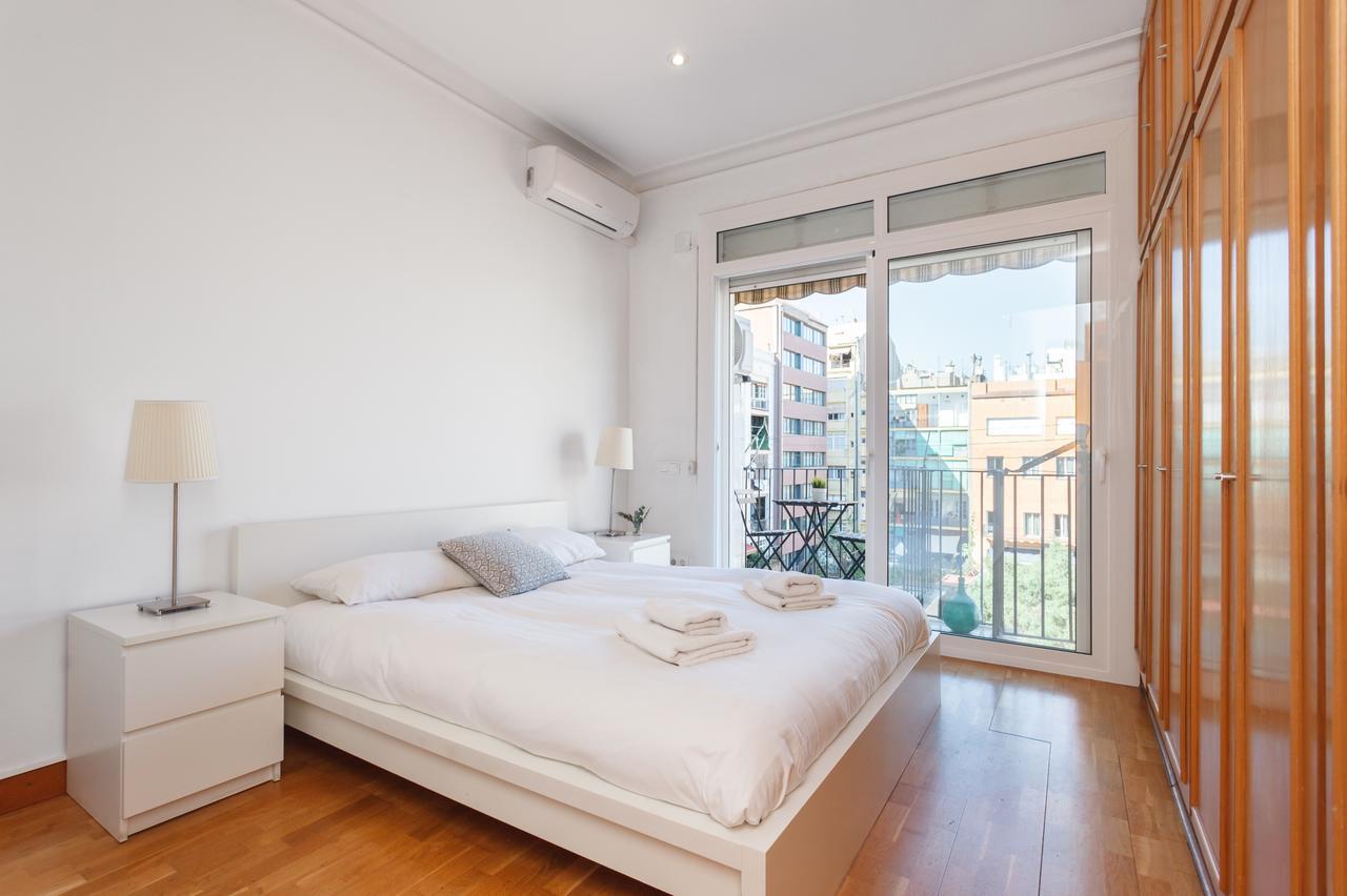 Flateli Aribau Apartman Barcelona Kültér fotó