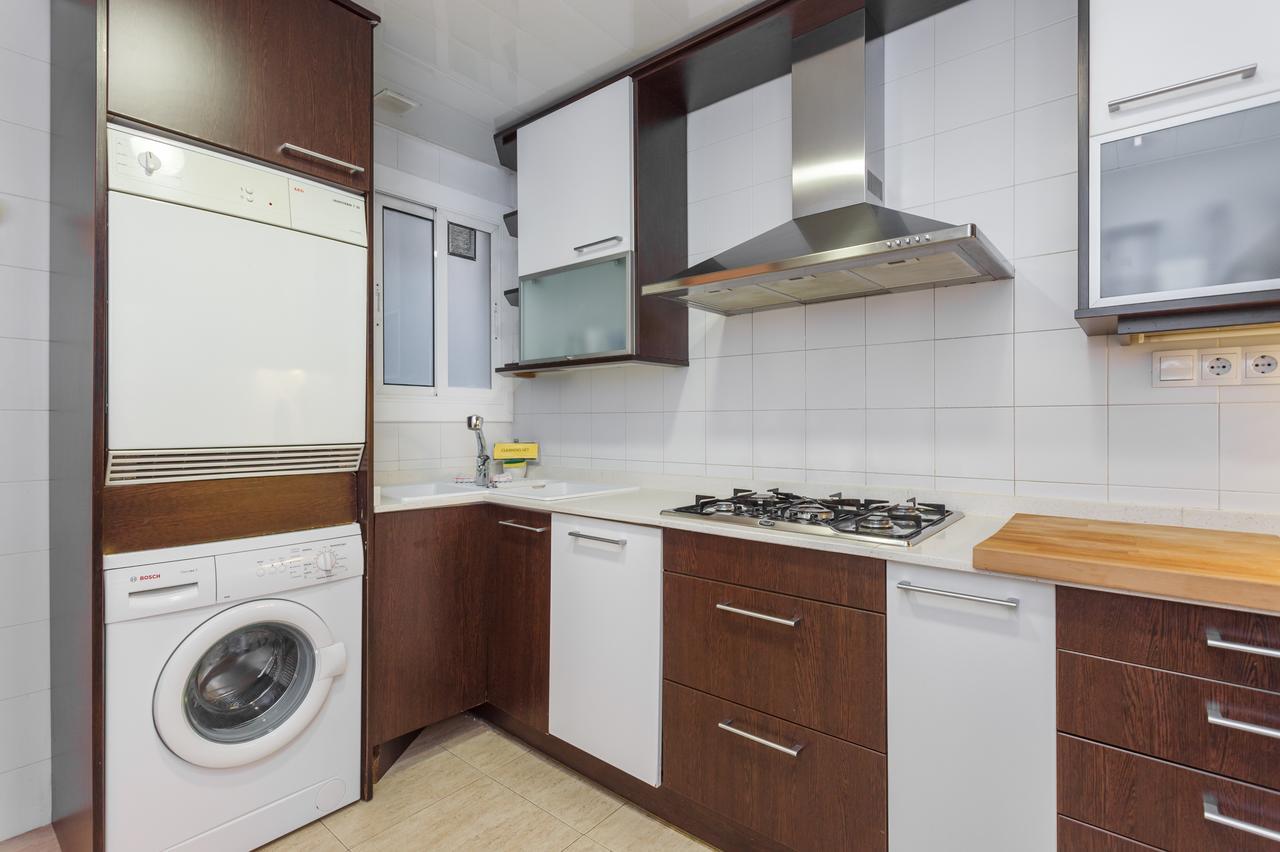Flateli Aribau Apartman Barcelona Kültér fotó