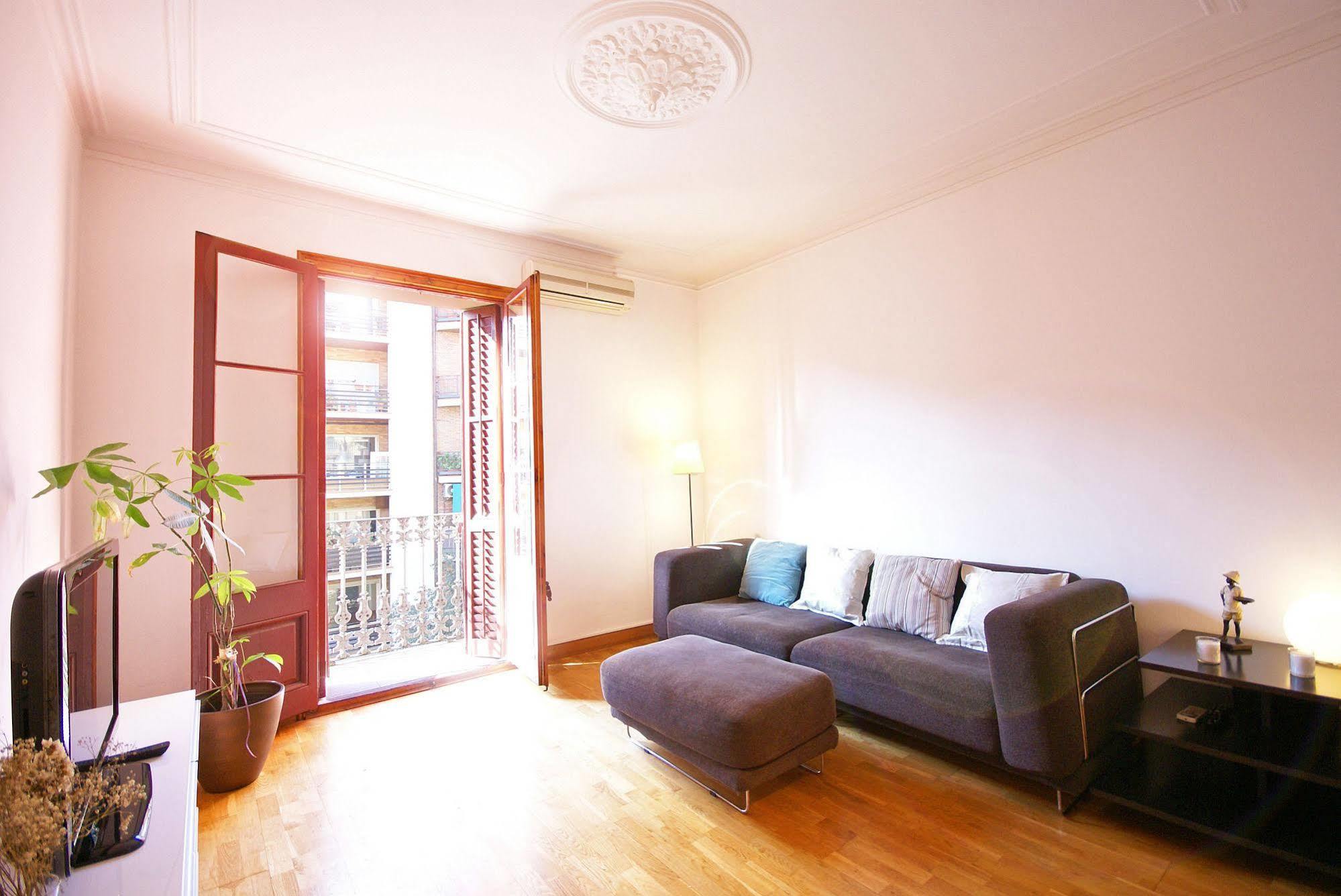 Flateli Aribau Apartman Barcelona Kültér fotó