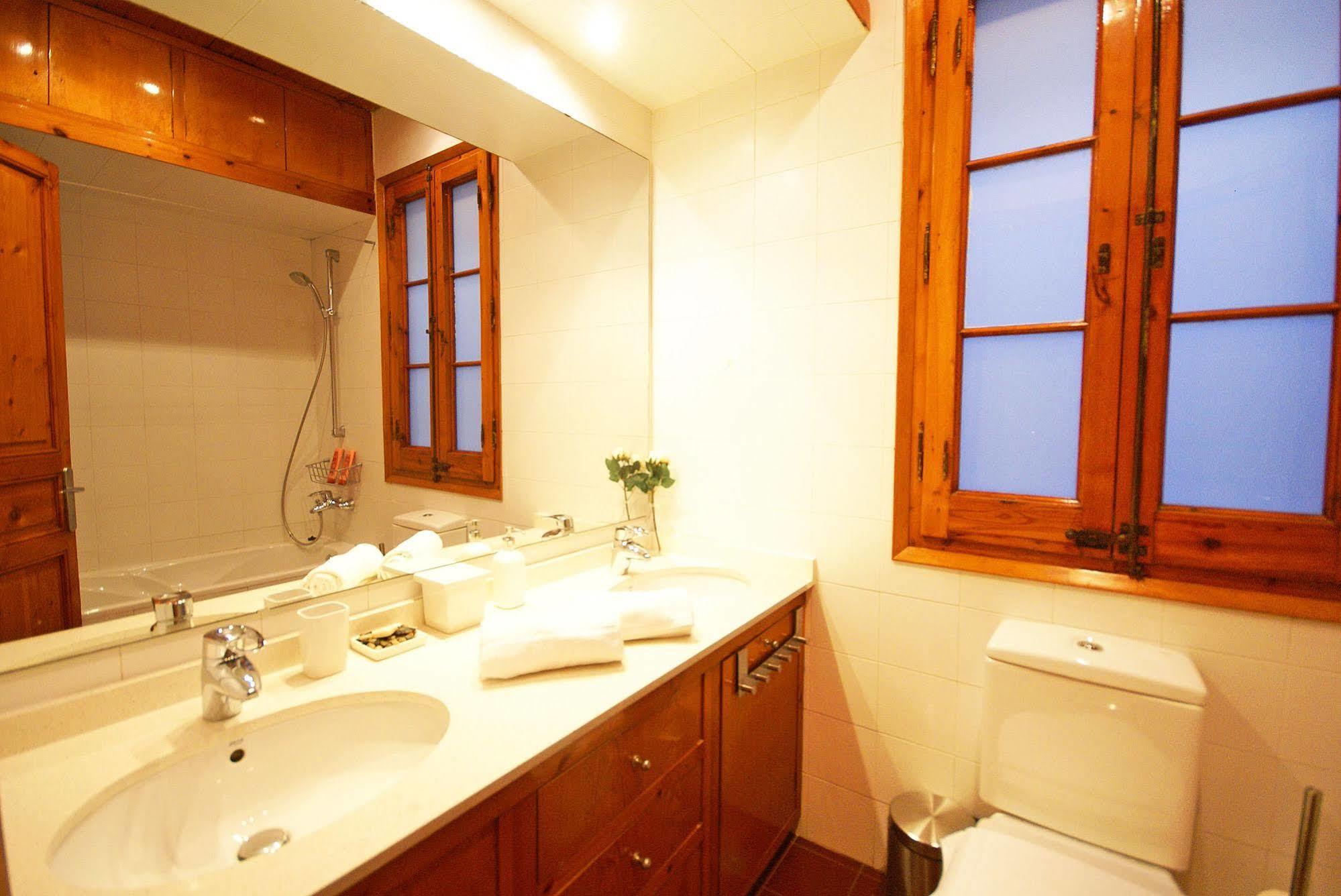 Flateli Aribau Apartman Barcelona Kültér fotó