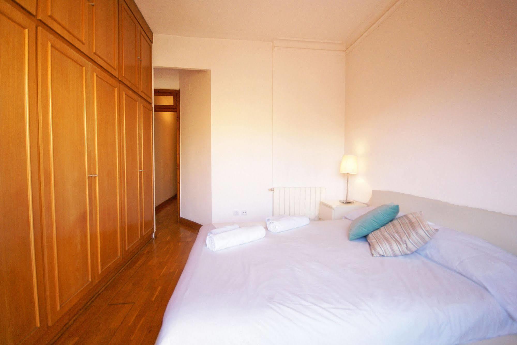 Flateli Aribau Apartman Barcelona Kültér fotó