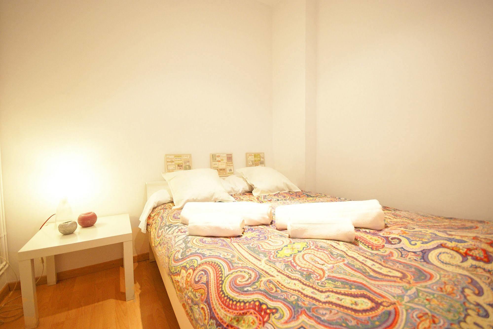Flateli Aribau Apartman Barcelona Kültér fotó